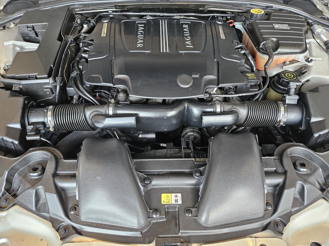 2013 Jaguar XF 4dr Sdn V6 AWD Photo