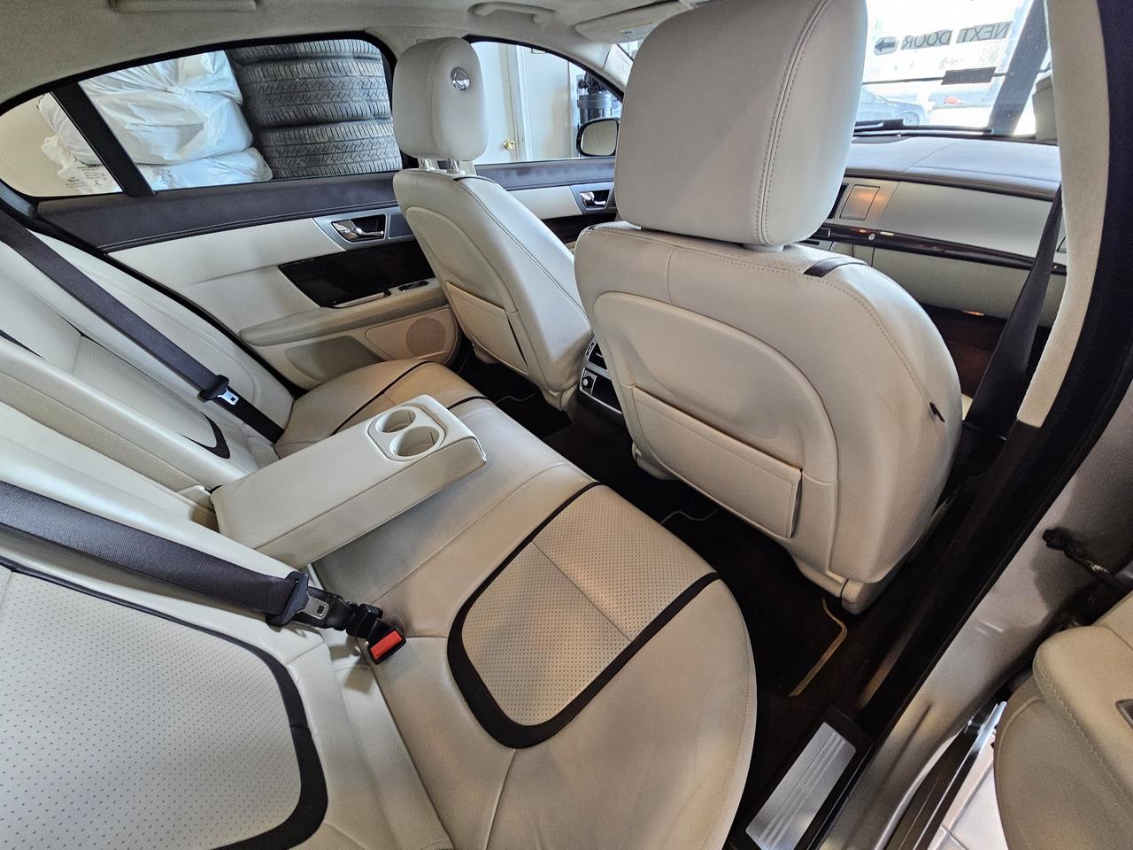 2013 Jaguar XF 4dr Sdn V6 AWD Photo