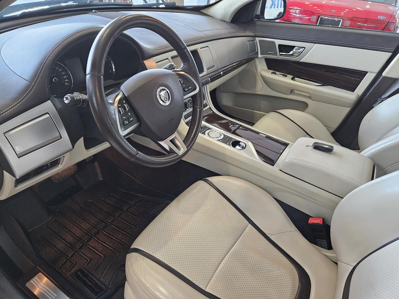 2013 Jaguar XF 4dr Sdn V6 AWD Photo