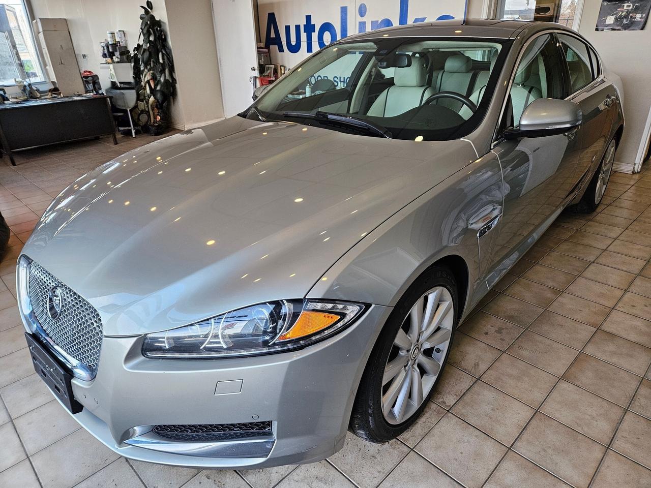 2013 Jaguar XF 4dr Sdn V6 AWD Photo