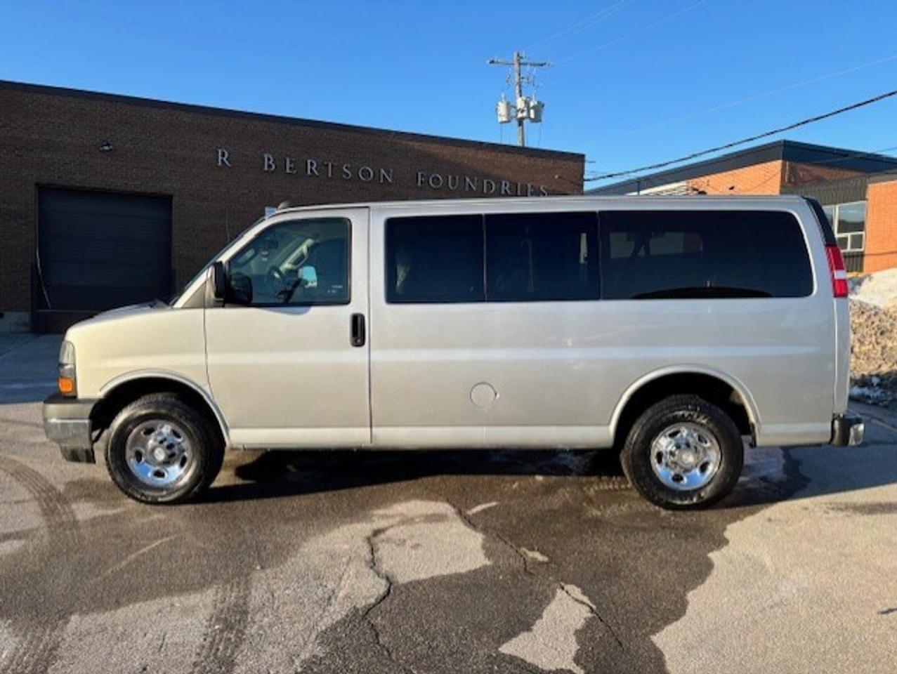 2018 Chevrolet Express Passenger 2500 LT 12 PASSENGER-CAMERA-WE FINANCE Photo