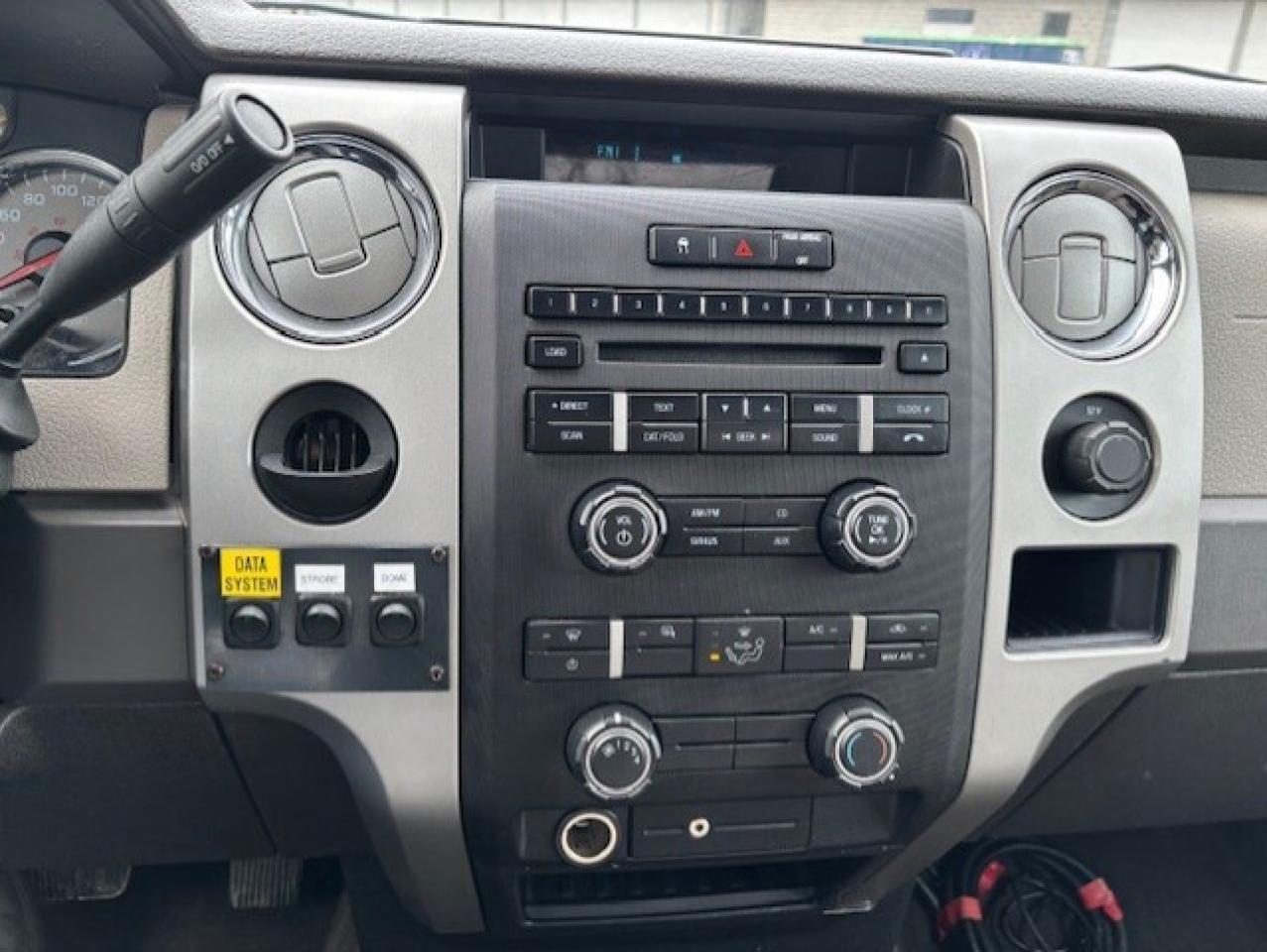 2010 Ford F-150 XLT **ONLY 44,000KM-REGULAR CAB LONG BOX-1 OWNER** Photo