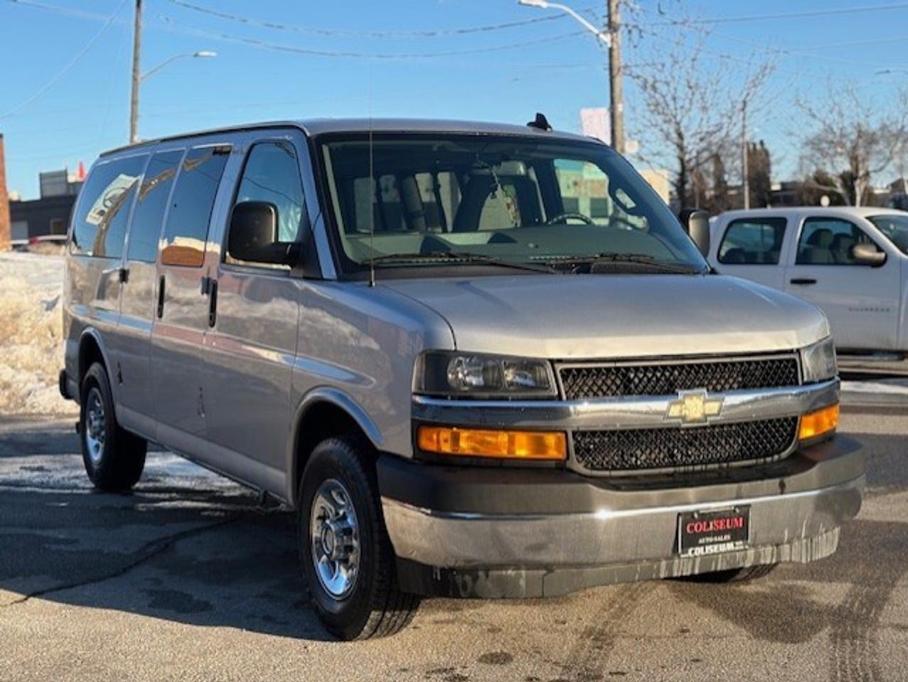 2018 Chevrolet Express 2500 LT **12 PASSENGER-BACK UP CAMERA-WE FINANCE** Photo