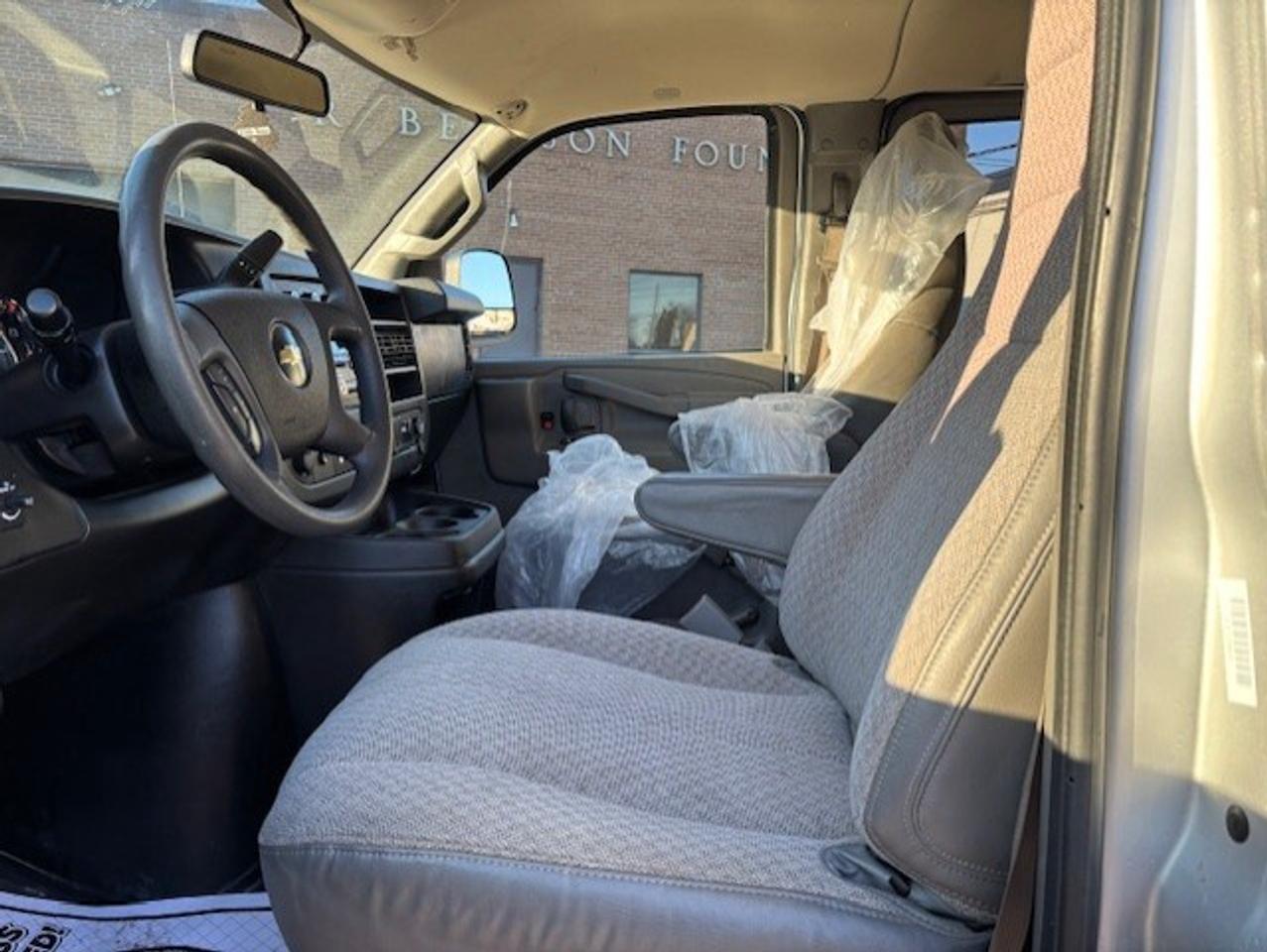 2018 Chevrolet Express 2500 LT **12 PASSENGER-BACK UP CAMERA-WE FINANCE** Photo