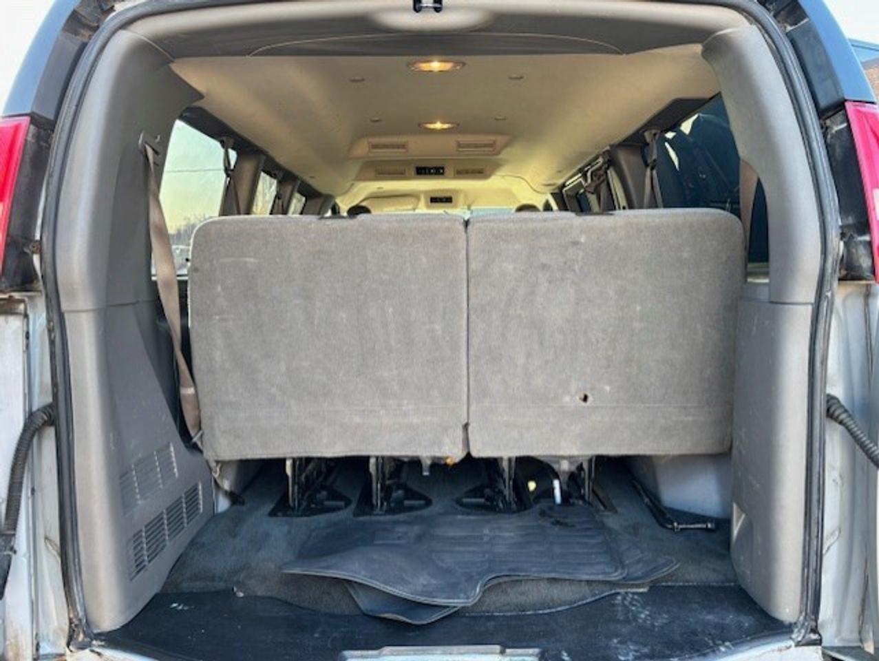 2018 Chevrolet Express 2500 LT **12 PASSENGER-BACK UP CAMERA-WE FINANCE** Photo