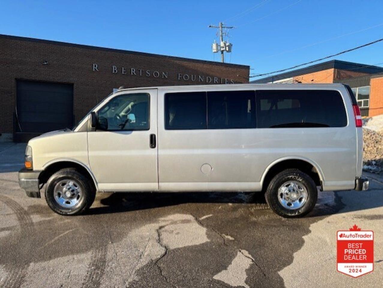2018 Chevrolet Express 2500 LT **12 PASSENGER-BACK UP CAMERA-WE FINANCE** Photo0