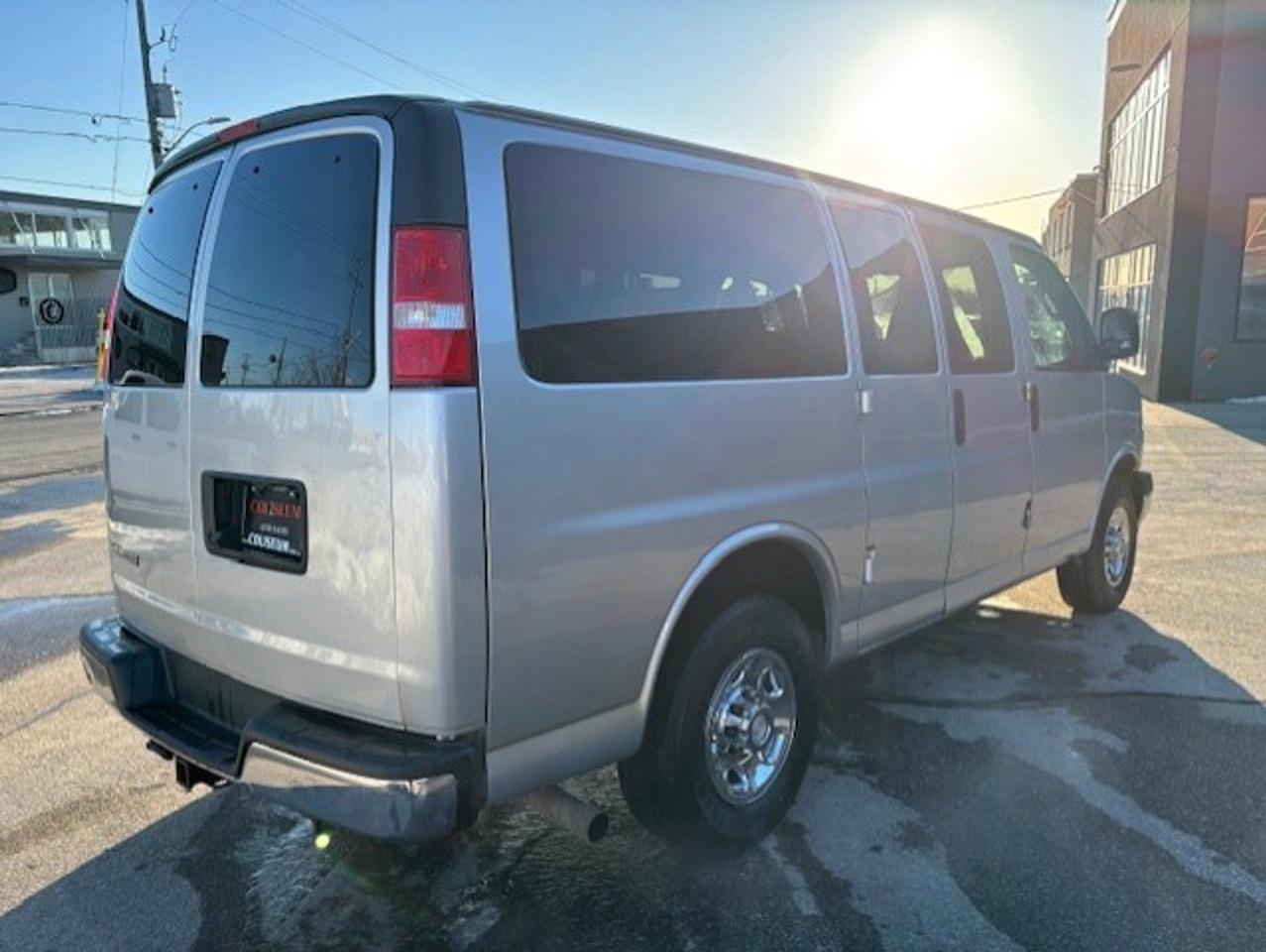 2018 Chevrolet Express 2500 LT **12 PASSENGER-BACK UP CAMERA-WE FINANCE** Photo4