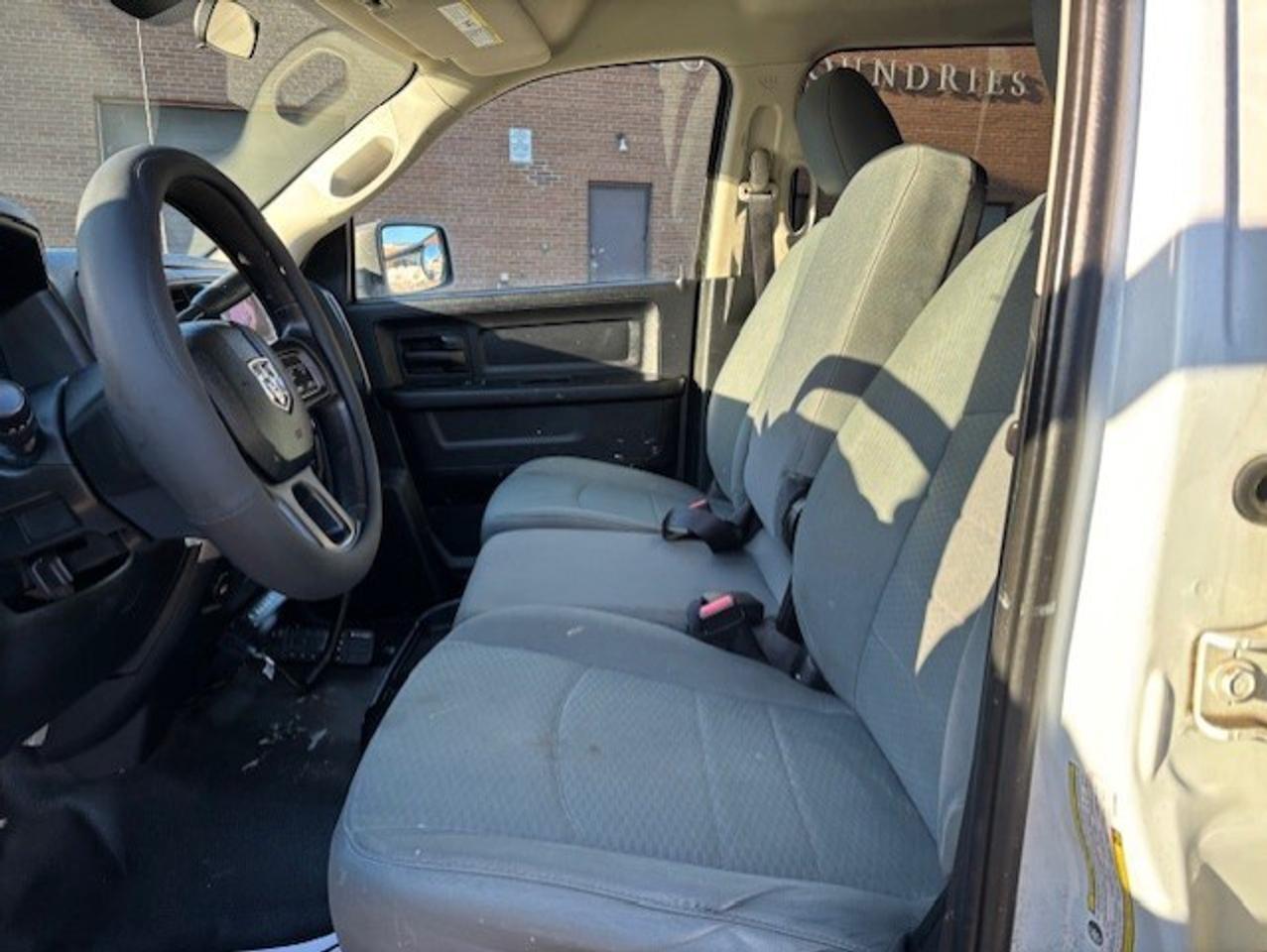 2014 RAM 1500 4WD 5.7L V8 HEMI **CREW CAB-5.7L V8-1 OWNER** Photo