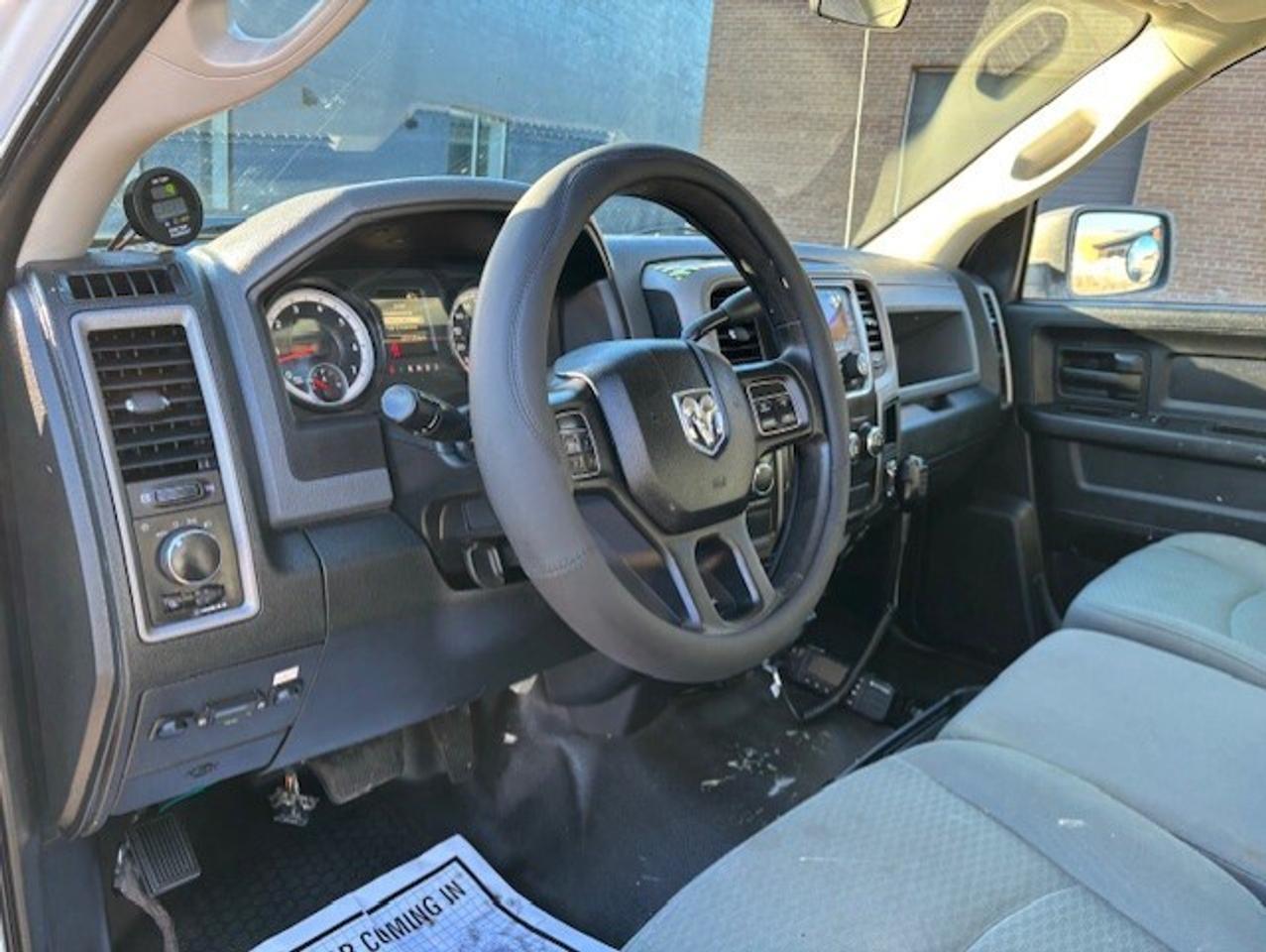 2014 RAM 1500 4WD 5.7L V8 HEMI **CREW CAB-5.7L V8-1 OWNER** Photo