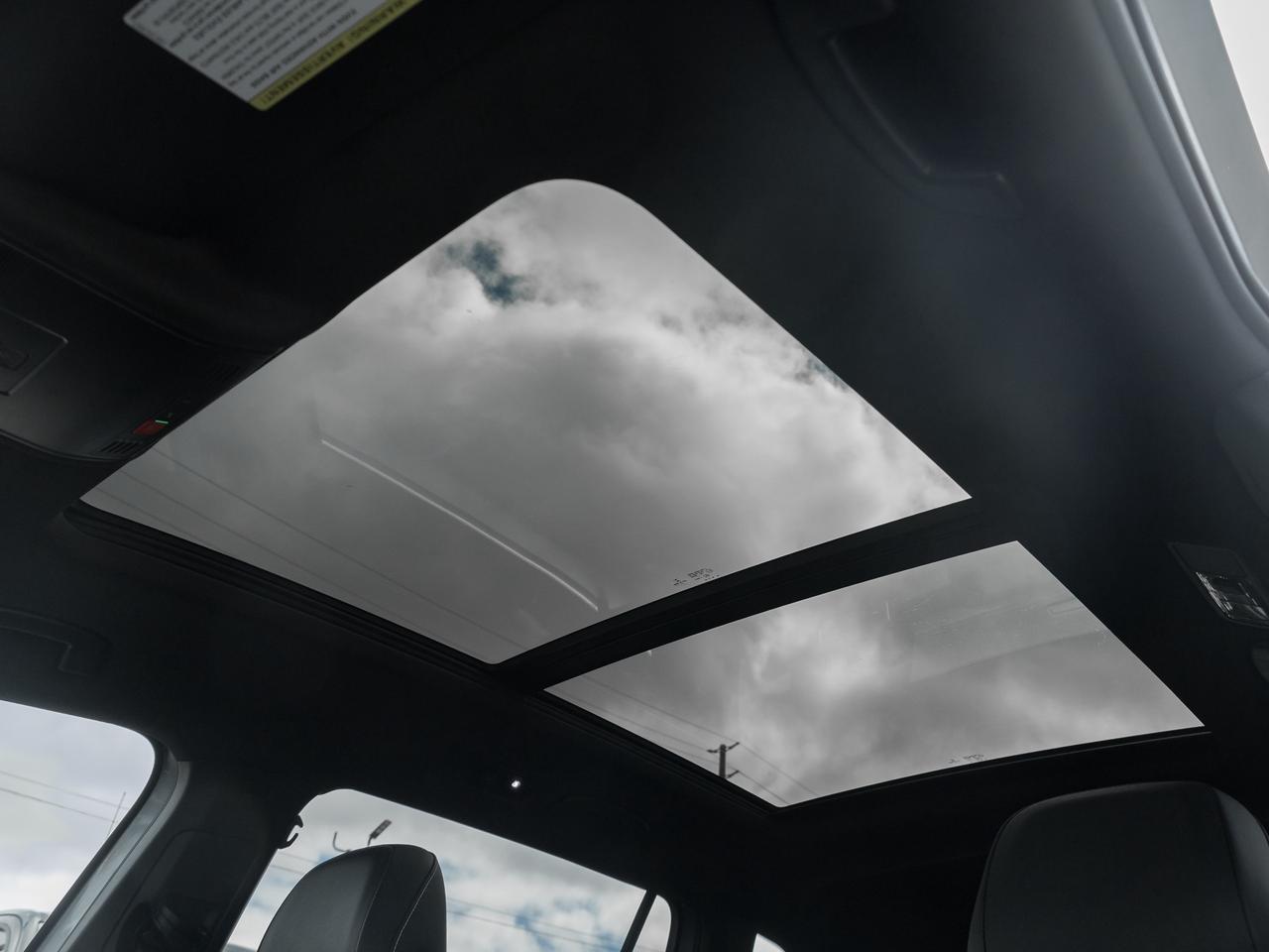 2022 Volkswagen Tiguan Highline R-LINE 4dr All-wheel Drive 4MOTION Photo