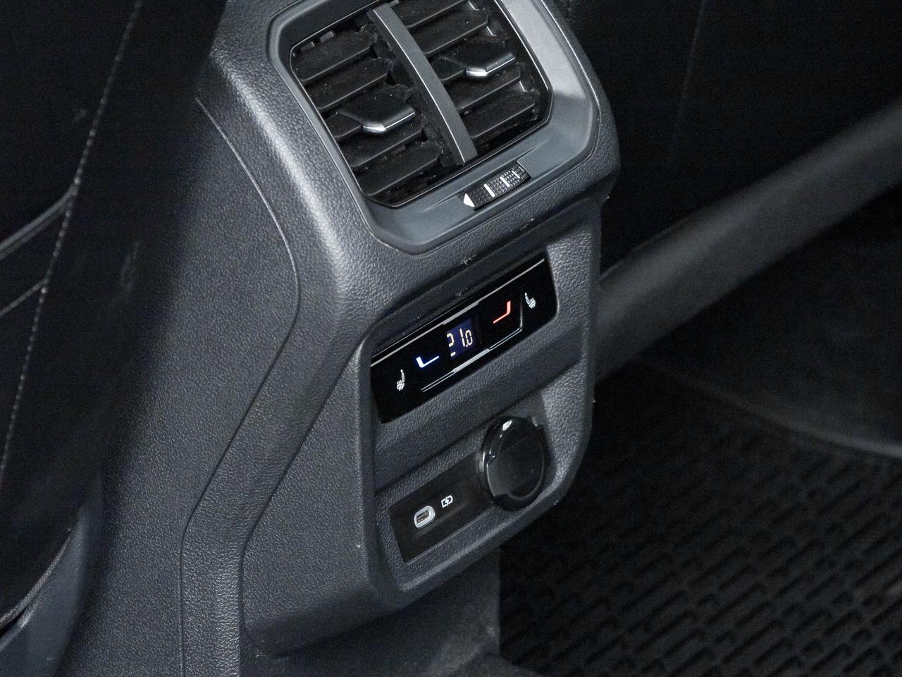 2022 Volkswagen Tiguan Highline R-LINE 4dr All-wheel Drive 4MOTION Photo