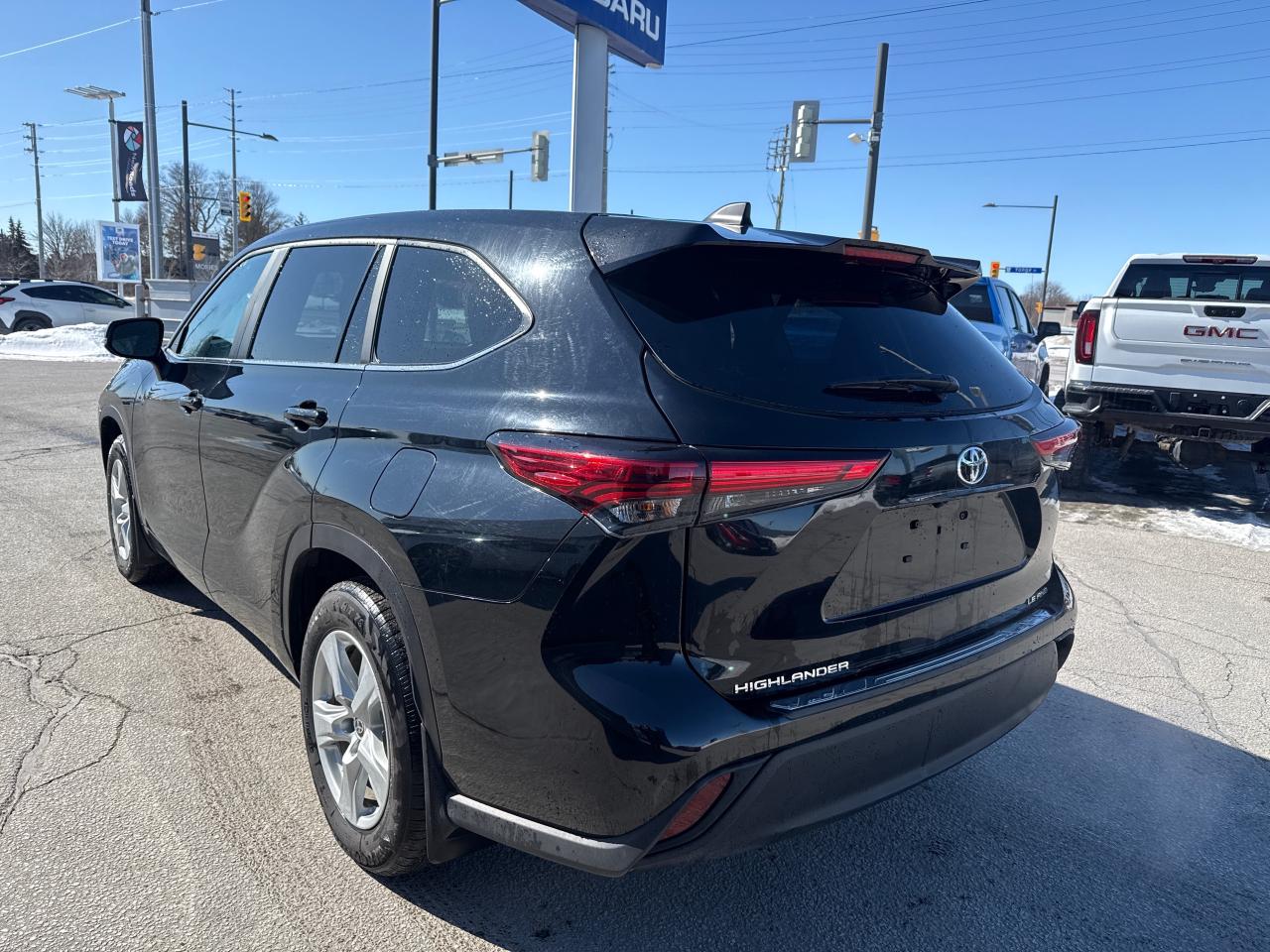 2023 Toyota Highlander LE 4dr All-wheel Drive Photo