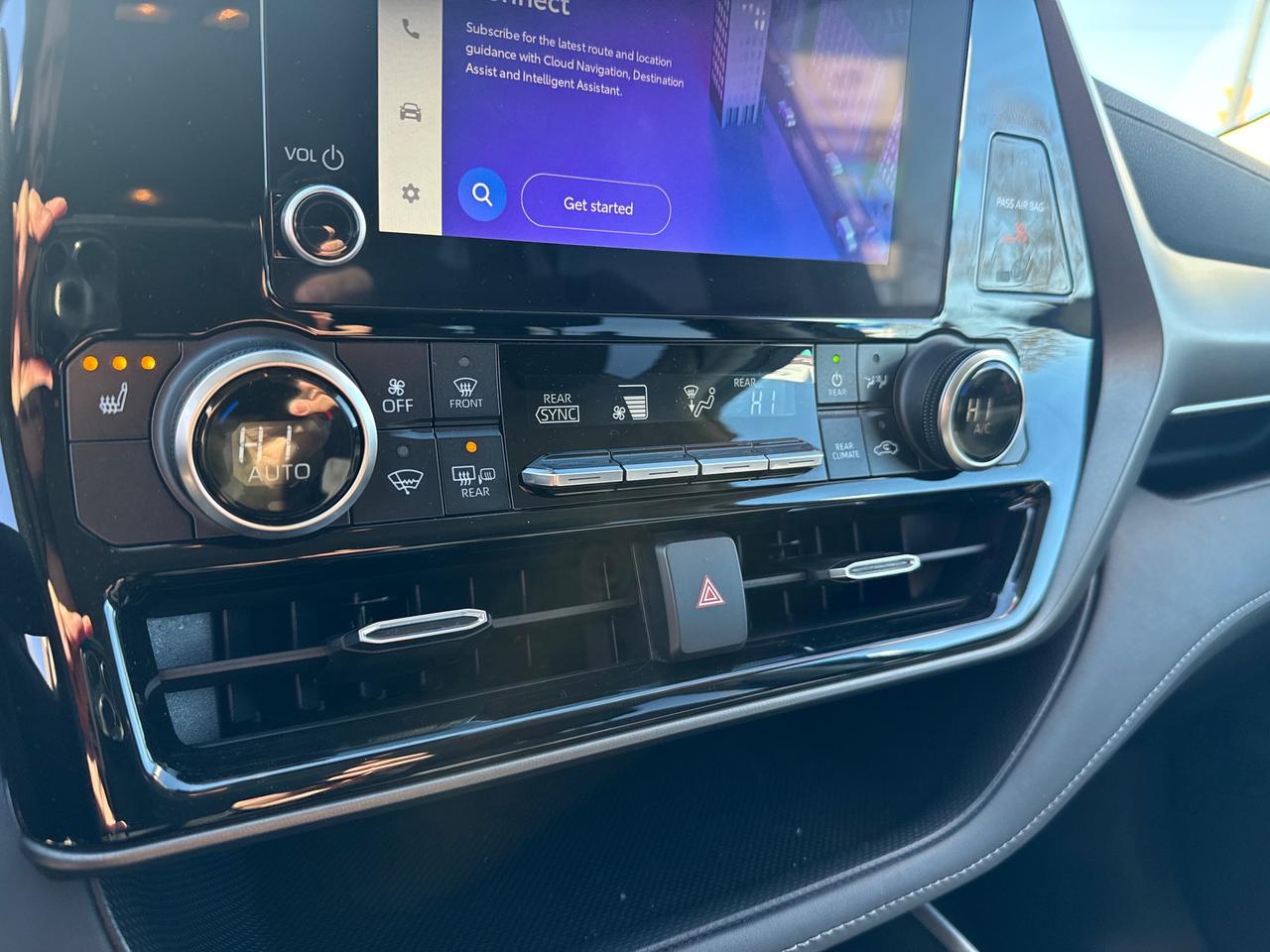 2023 Toyota Highlander LE 4dr All-wheel Drive Photo