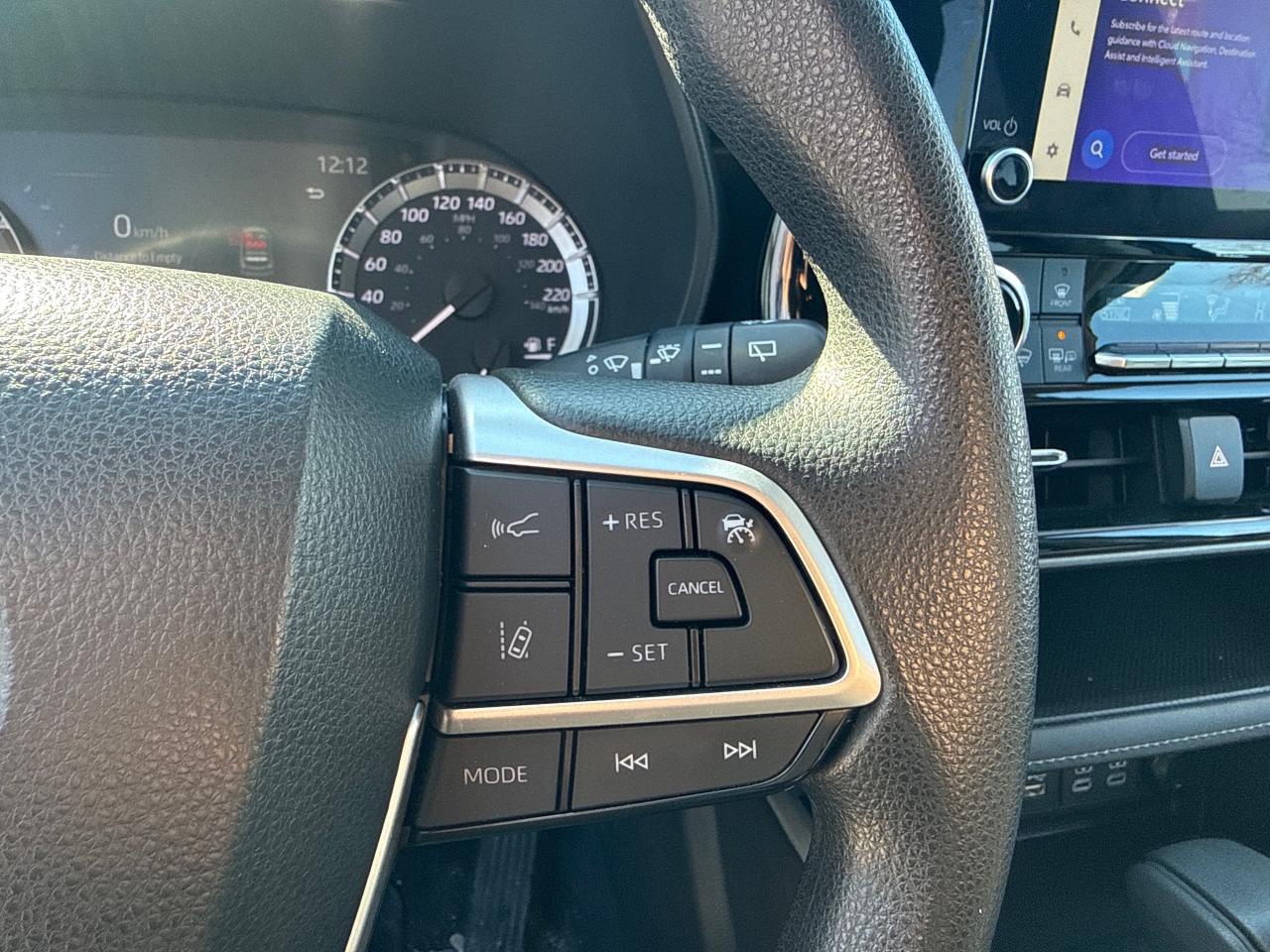 2023 Toyota Highlander LE 4dr All-wheel Drive Photo