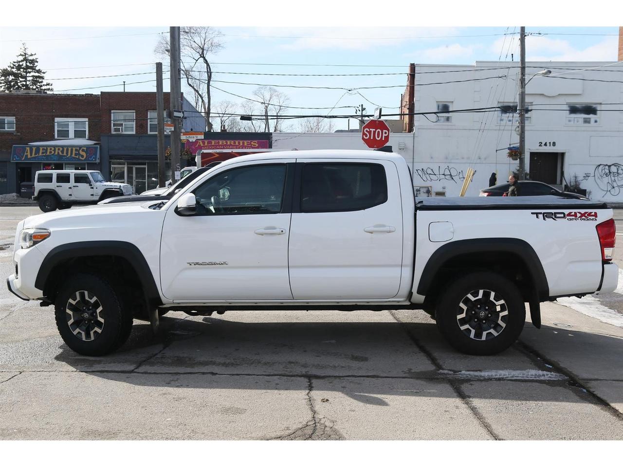 2018 Toyota Tacoma SR5 Double Cab Long Bed V6 6AT| 4X4 | TRD Off-Road Photo2