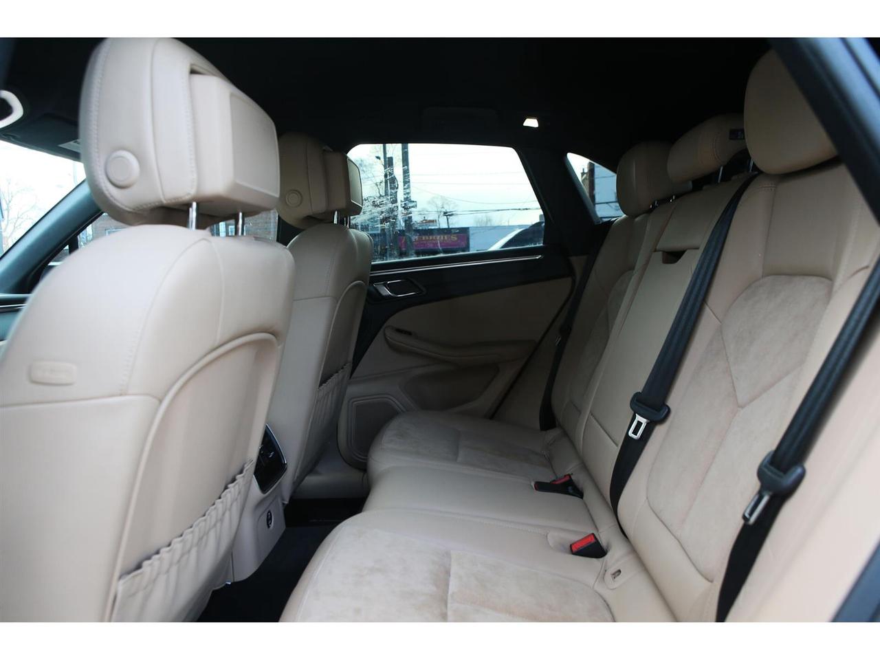 2020 Porsche Macan  Photo