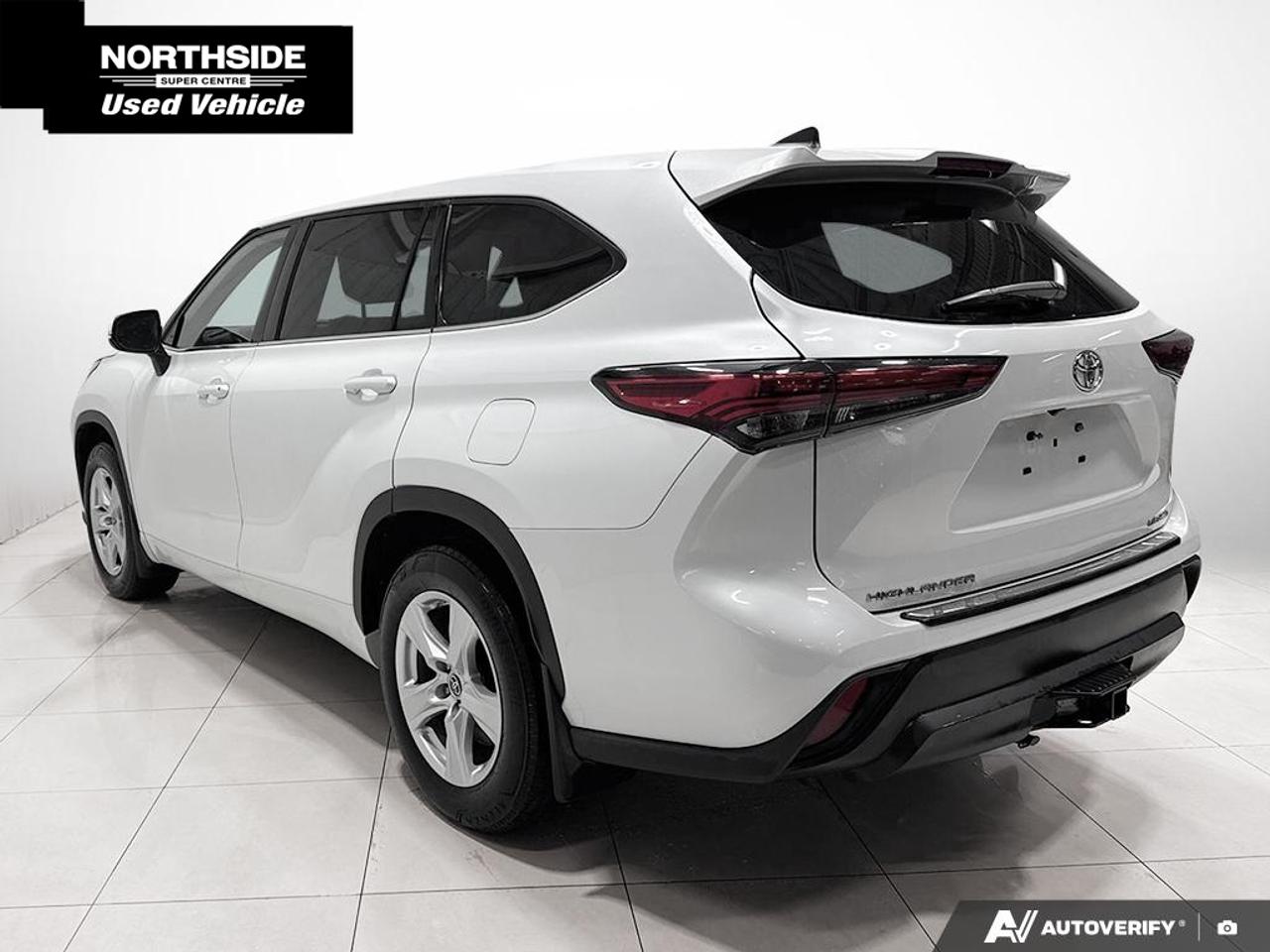 2022 Toyota Highlander LE 4dr All-wheel Drive Photo4