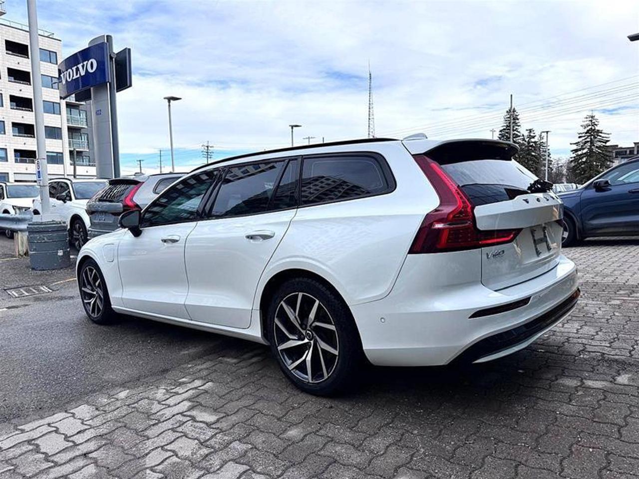 2023 Volvo V60 Recharge Recharge Ultimate - Dark Photo