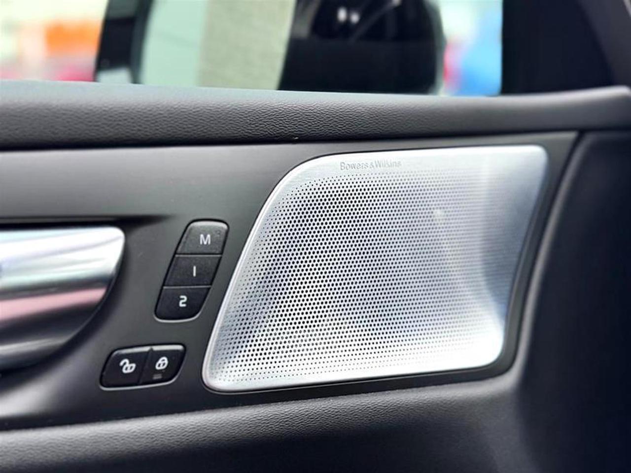 2023 Volvo V60 Recharge Recharge Ultimate - Dark Photo