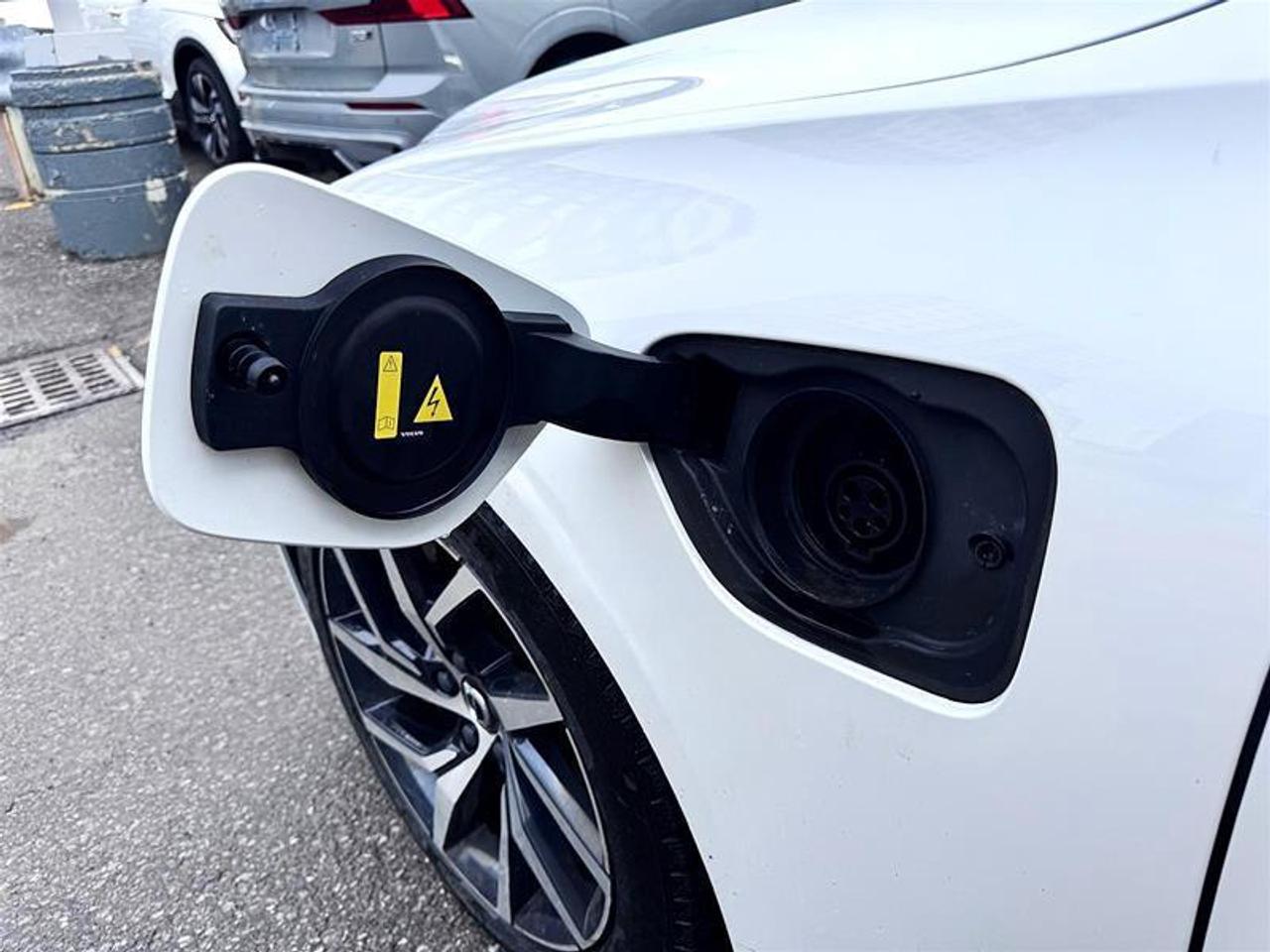 2023 Volvo V60 Recharge Recharge Ultimate - Dark Photo