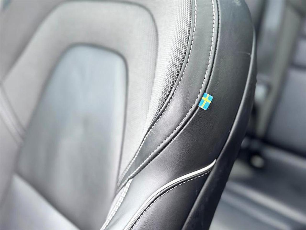 2023 Volvo V60 Recharge Recharge Ultimate - Dark Photo