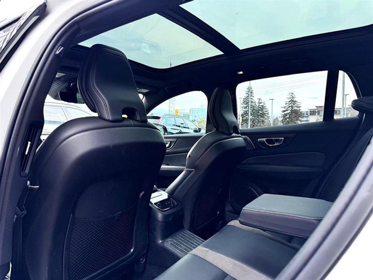 2023 Volvo V60 Recharge Recharge Ultimate - Dark Photo