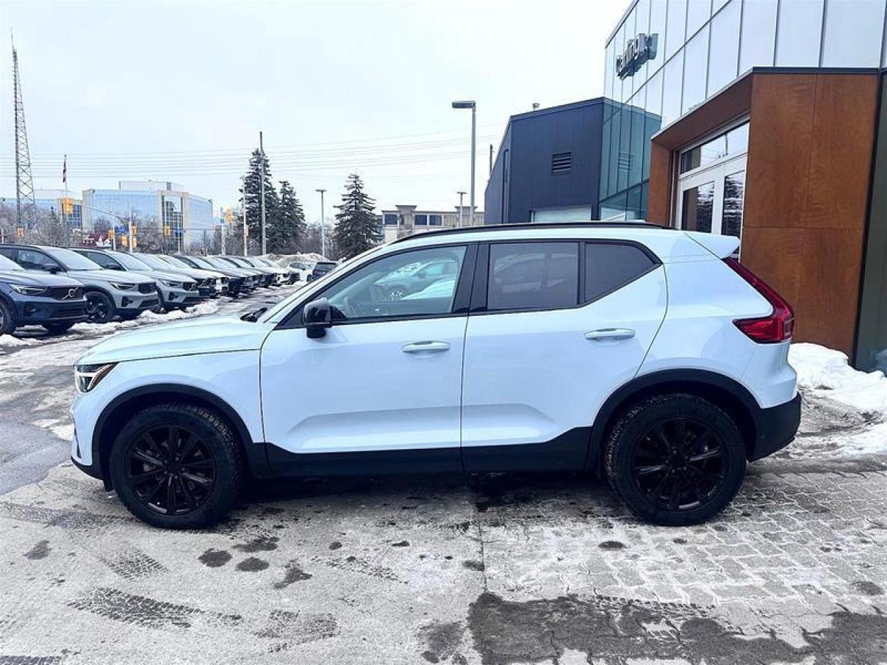 2024 Volvo XC40 B5 AWD Core Bright Theme Photo