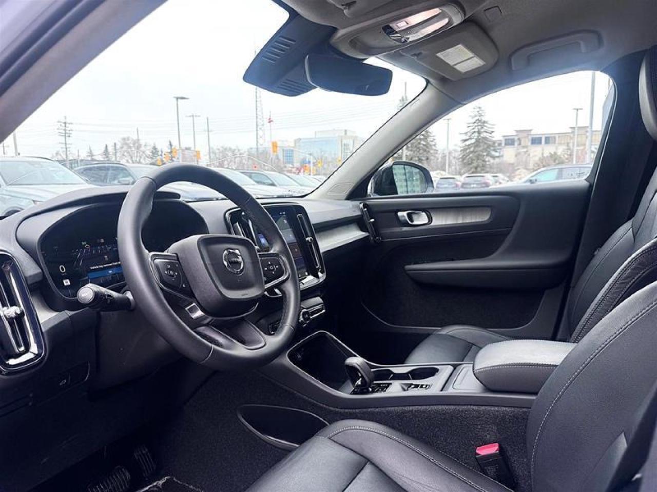 2024 Volvo XC40 B5 AWD Core Bright Theme Photo