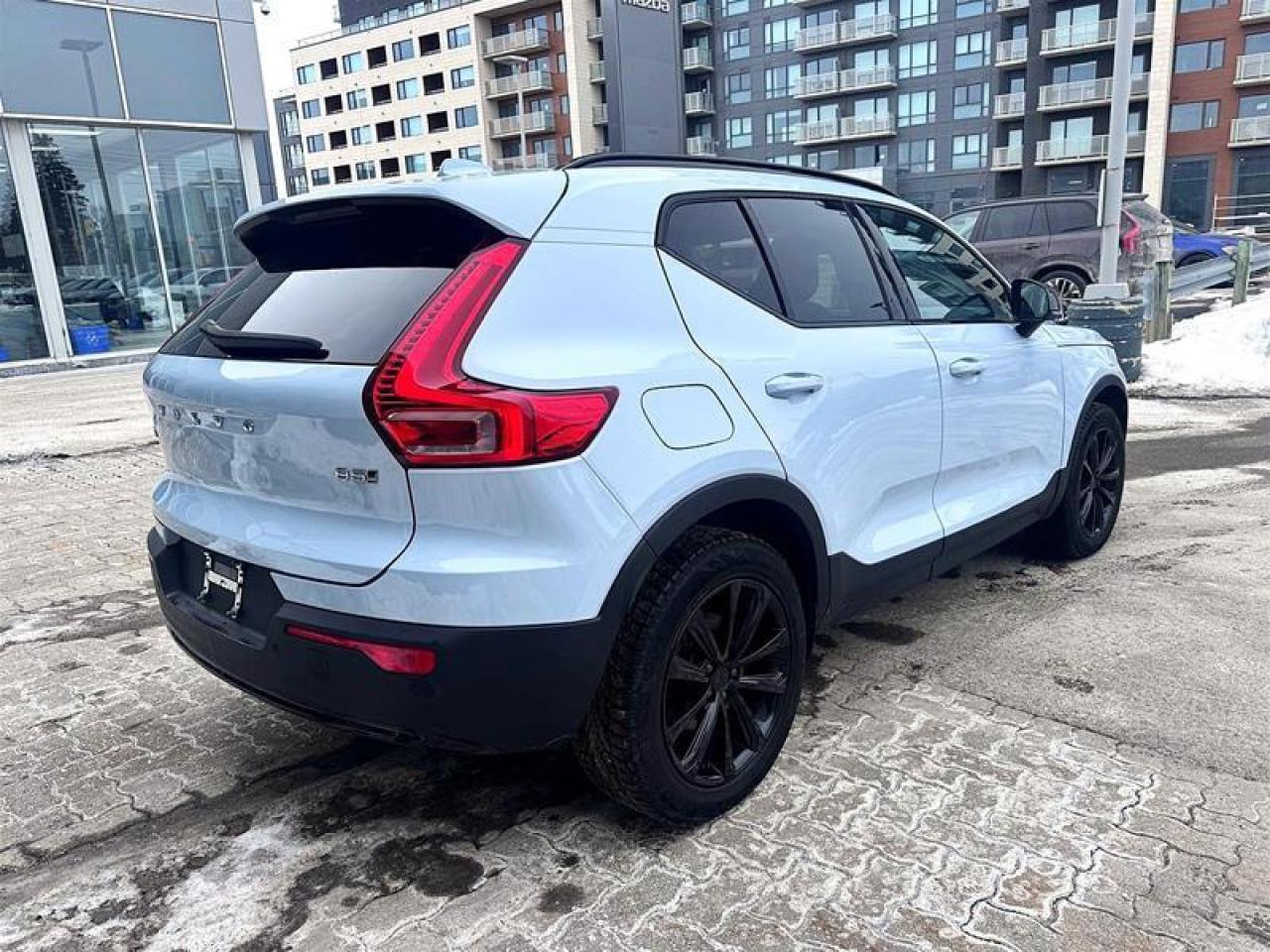 2024 Volvo XC40 B5 AWD Core Bright Theme Photo