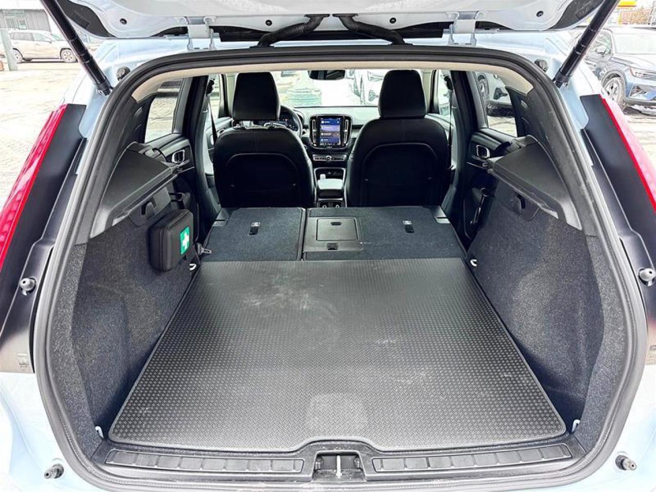 2024 Volvo XC40 B5 AWD Core Bright Theme Photo