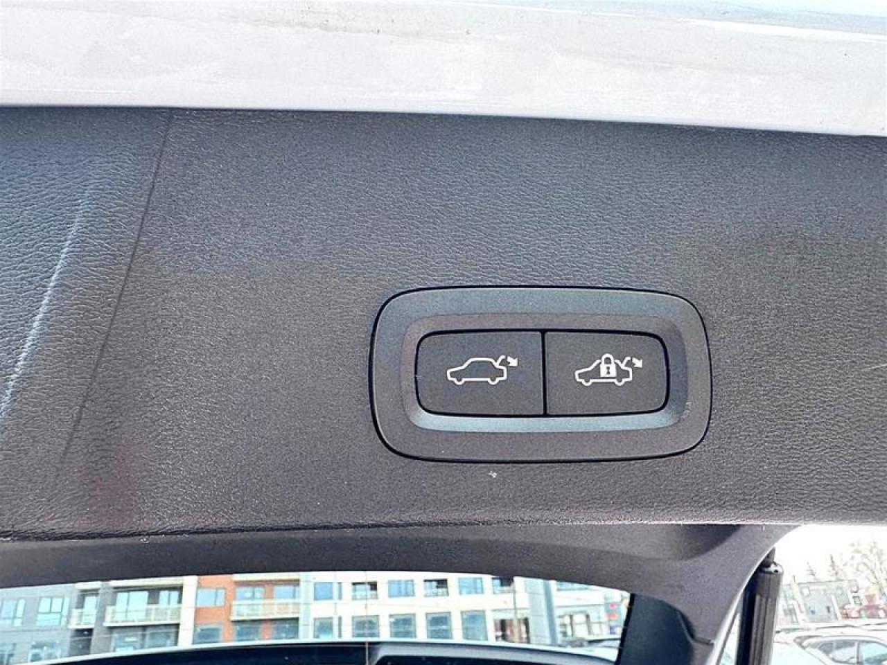 2024 Volvo XC40 B5 AWD Core Bright Theme Photo