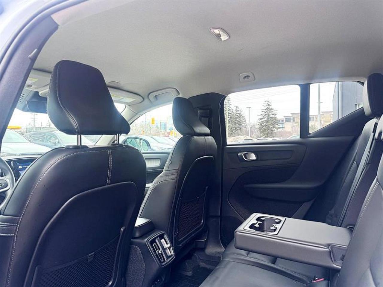 2024 Volvo XC40 B5 AWD Core Bright Theme Photo