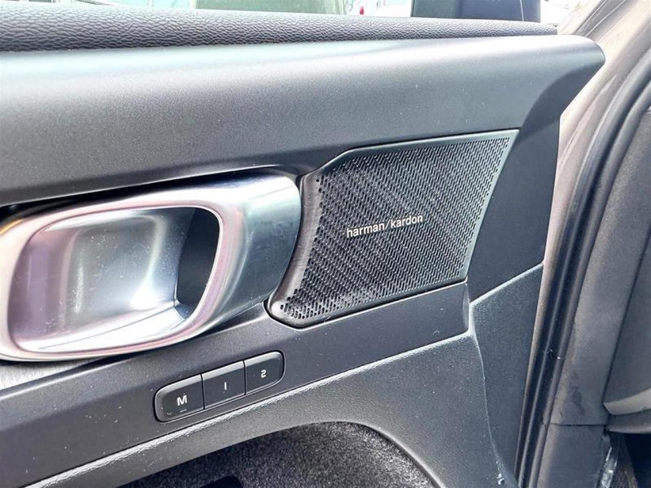 2022 Volvo XC40 T5 AWD Inscription Photo