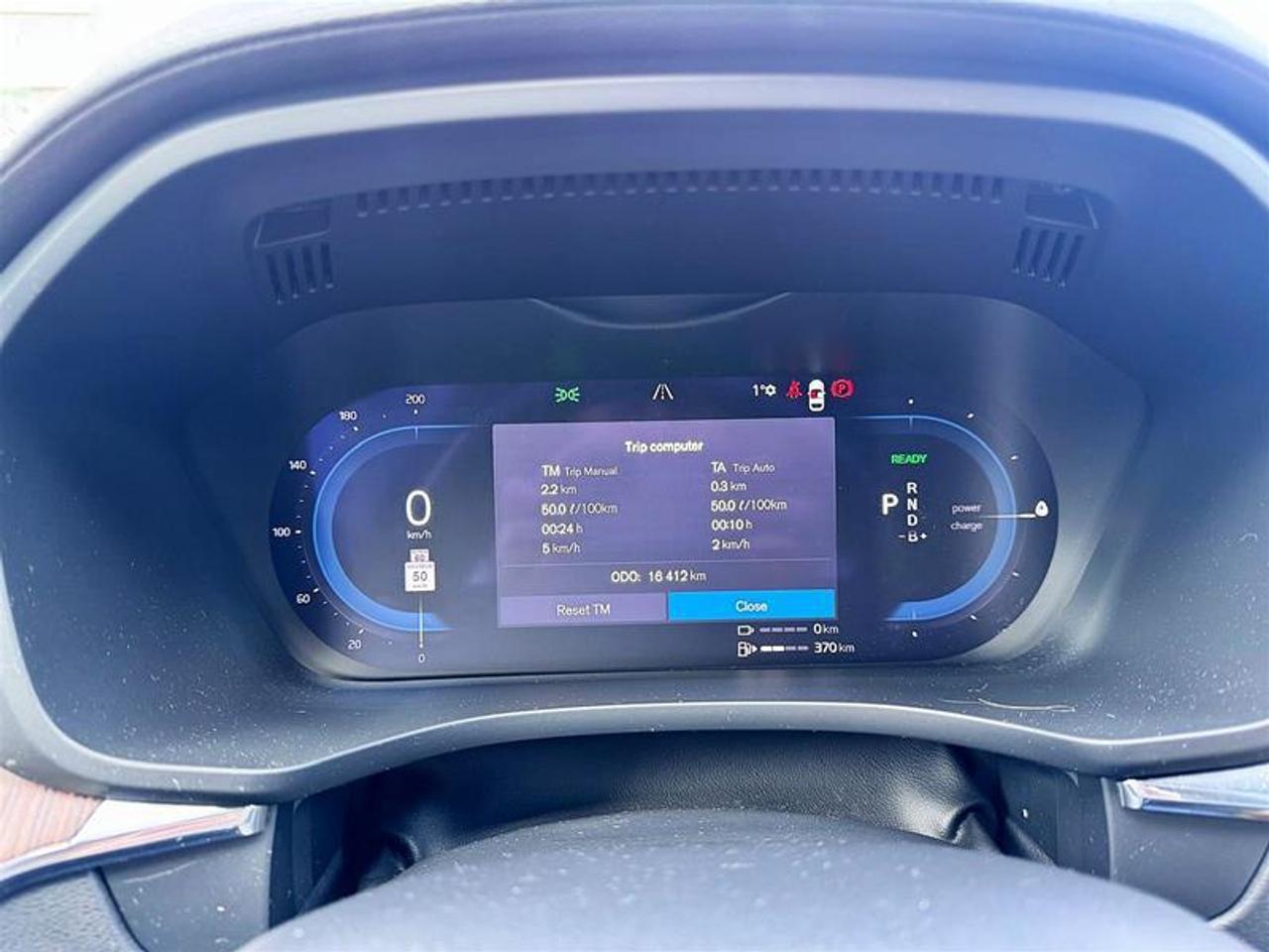 2024 Volvo XC60 Recharge T8 eAWD PHEV Ultimate Dark Theme Photo