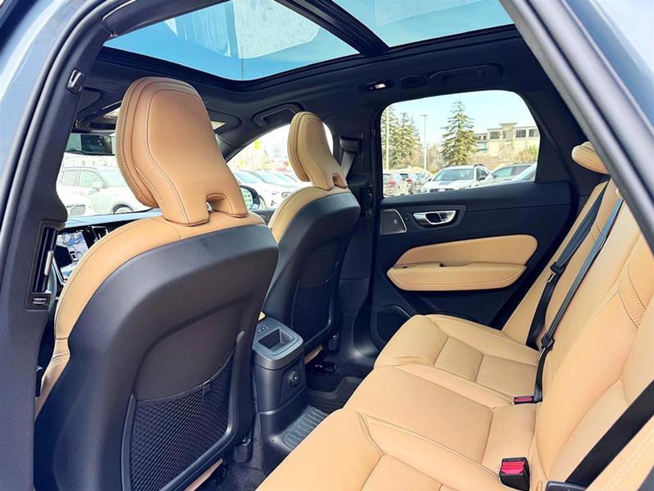 2024 Volvo XC60 Recharge T8 eAWD PHEV Ultimate Dark Theme Photo