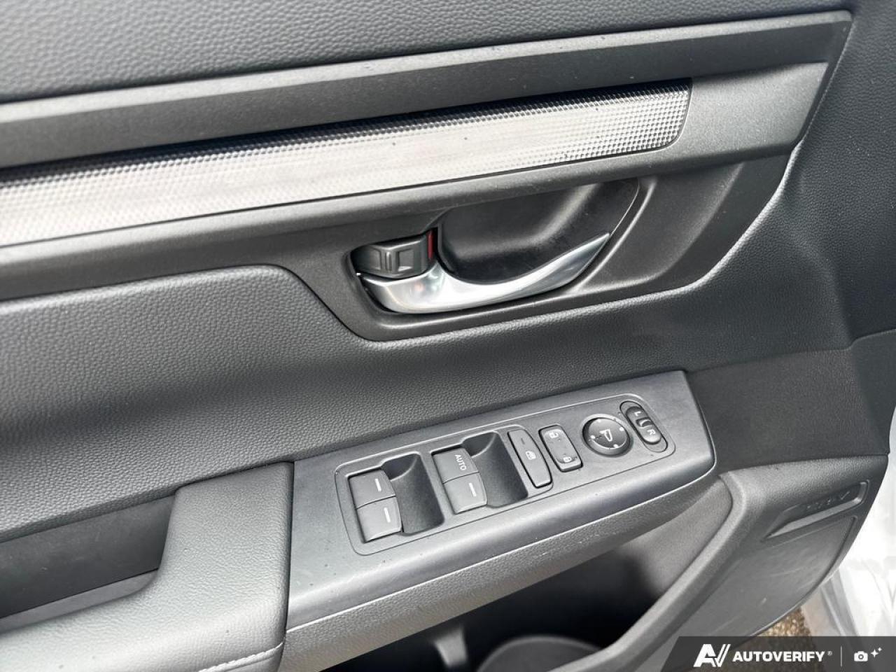 2025 Honda CR-V LX 2WD   APPLE CARPLAY   HTD SEATS   NO CLAIMS Photo