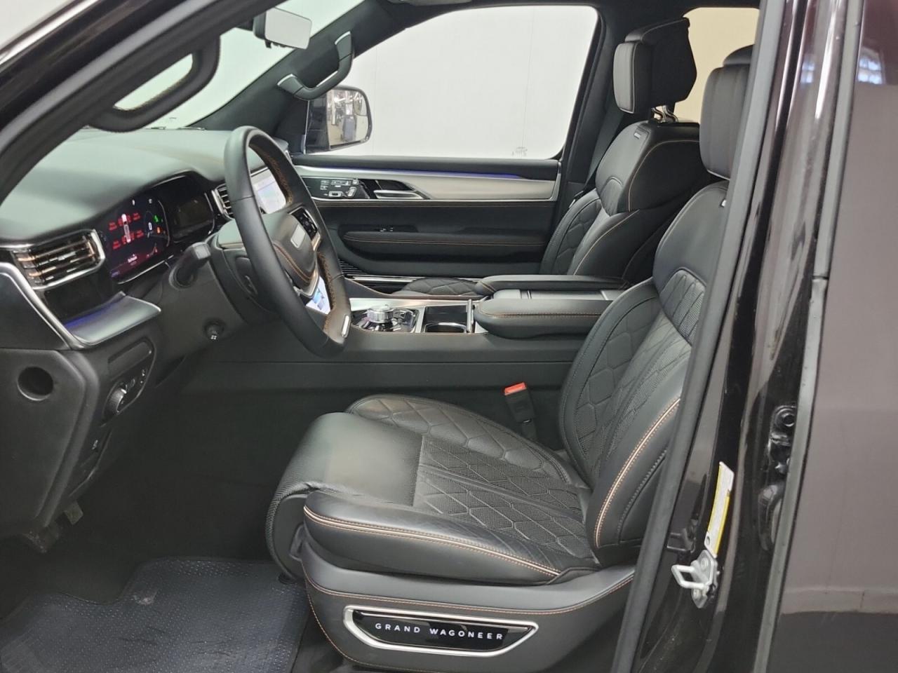 2023 Jeep Grand Wagoneer Series III   SERIES 3   HEAVY DUTY TOW PKG   REAR Photo2