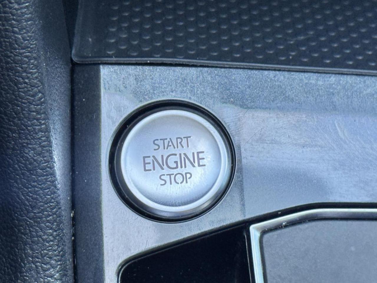 2019 Volkswagen Tiguan HIGHLINE 4MOTION/ 4 BRAND NEW TIRES/ CERTIFIED Photo