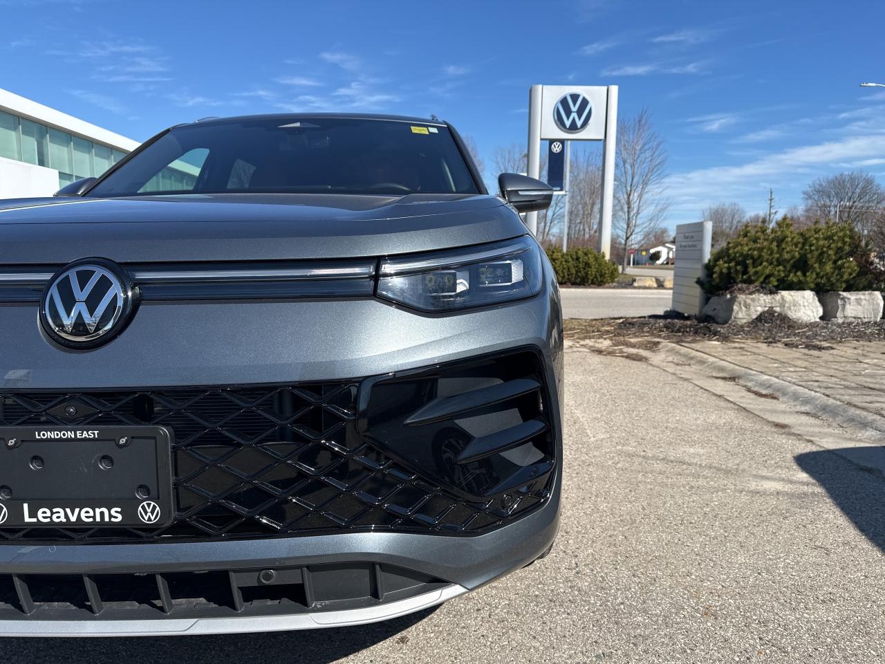 2025 Volkswagen Tiguan HIGHLINE R-LINE 4MOTION Photo