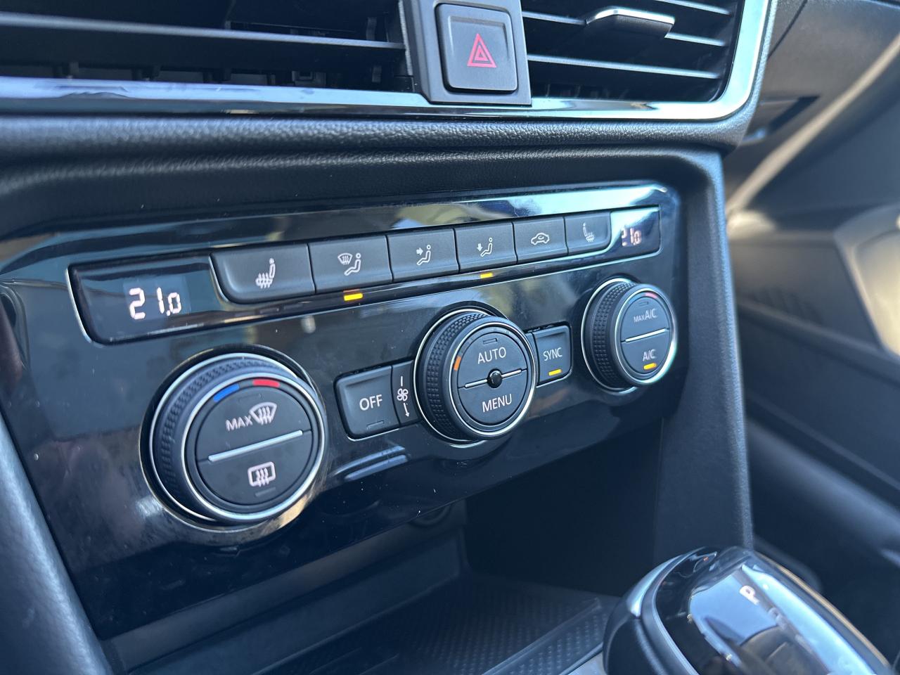 2023 Volkswagen Taos Comfortline 4Motion Photo