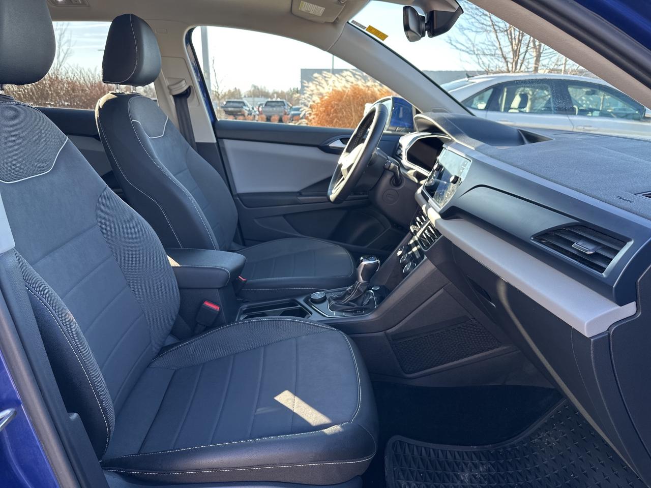 2023 Volkswagen Taos Comfortline 4Motion Photo