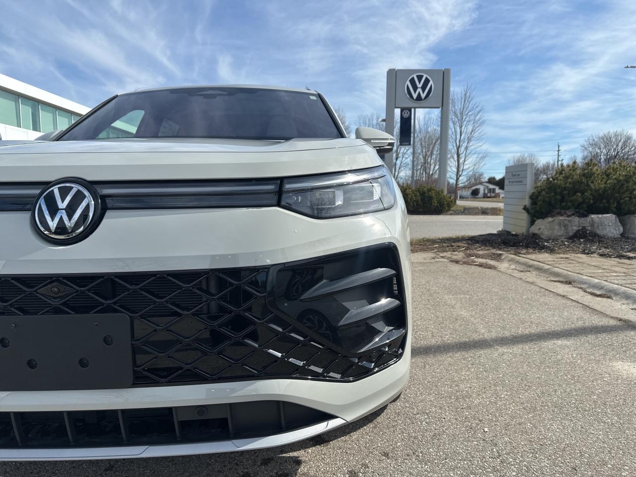 2025 Volkswagen Tiguan HIGHLINE R-LINE 4MOTION Photo