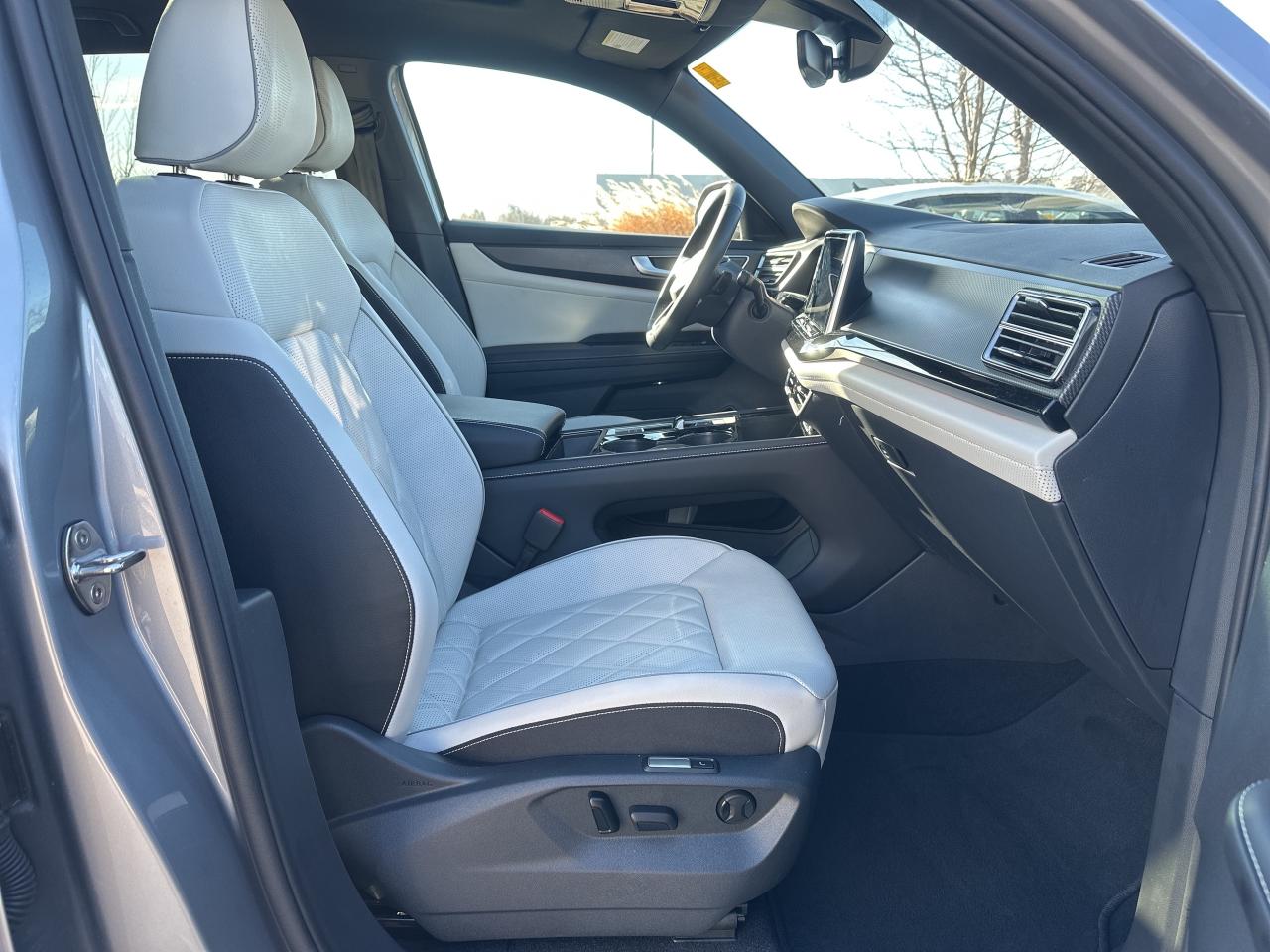 2025 Volkswagen Atlas Cross Sport Execline 2.0 TSI 4MOTION Photo