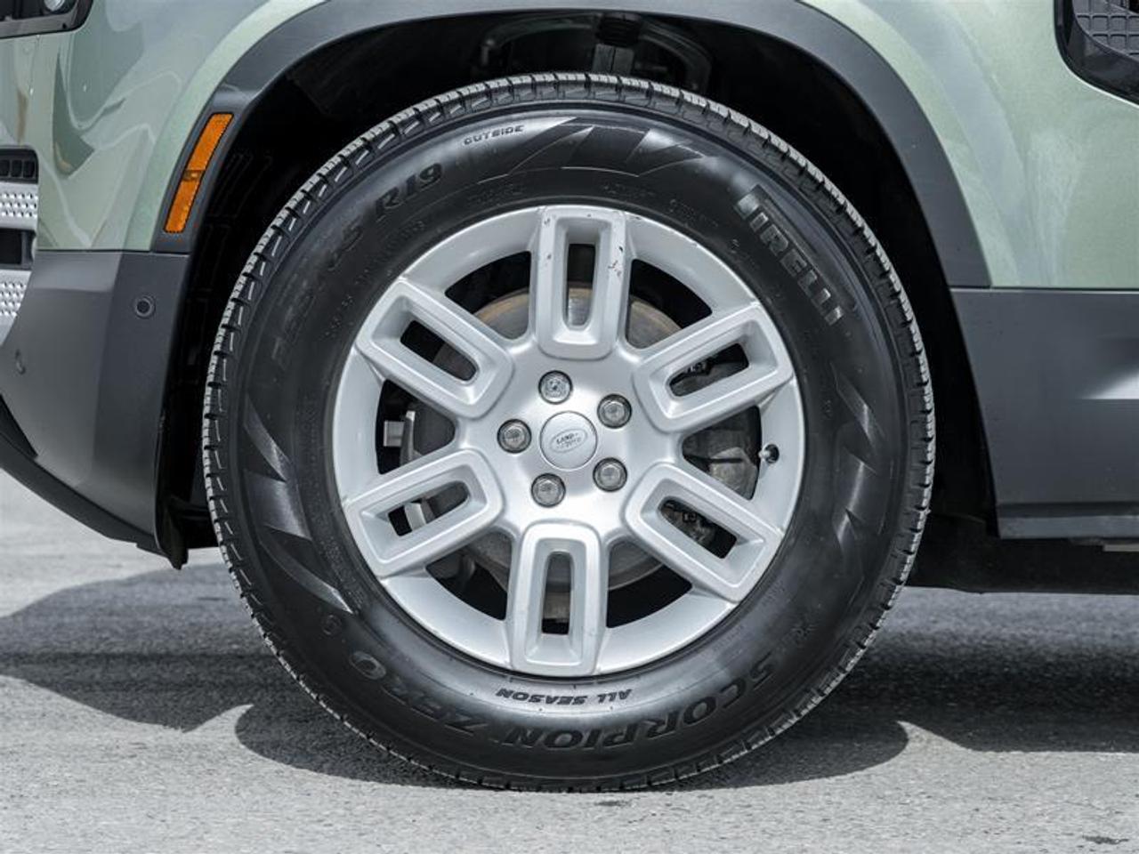 2022 Land Rover Defender S 4dr All-Wheel Drive 110 Photo4