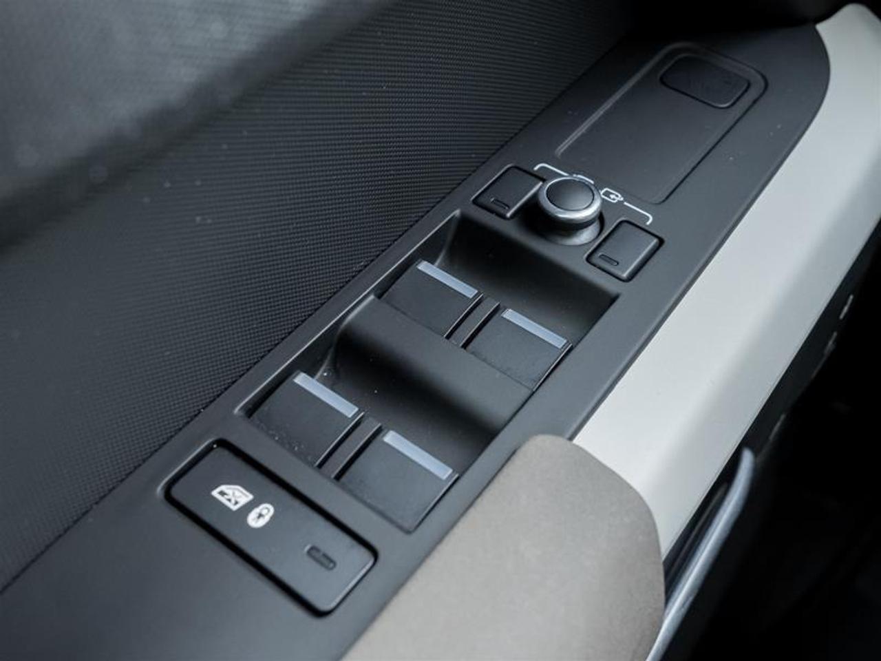 2022 Land Rover Defender S 4dr All-Wheel Drive 110 Photo