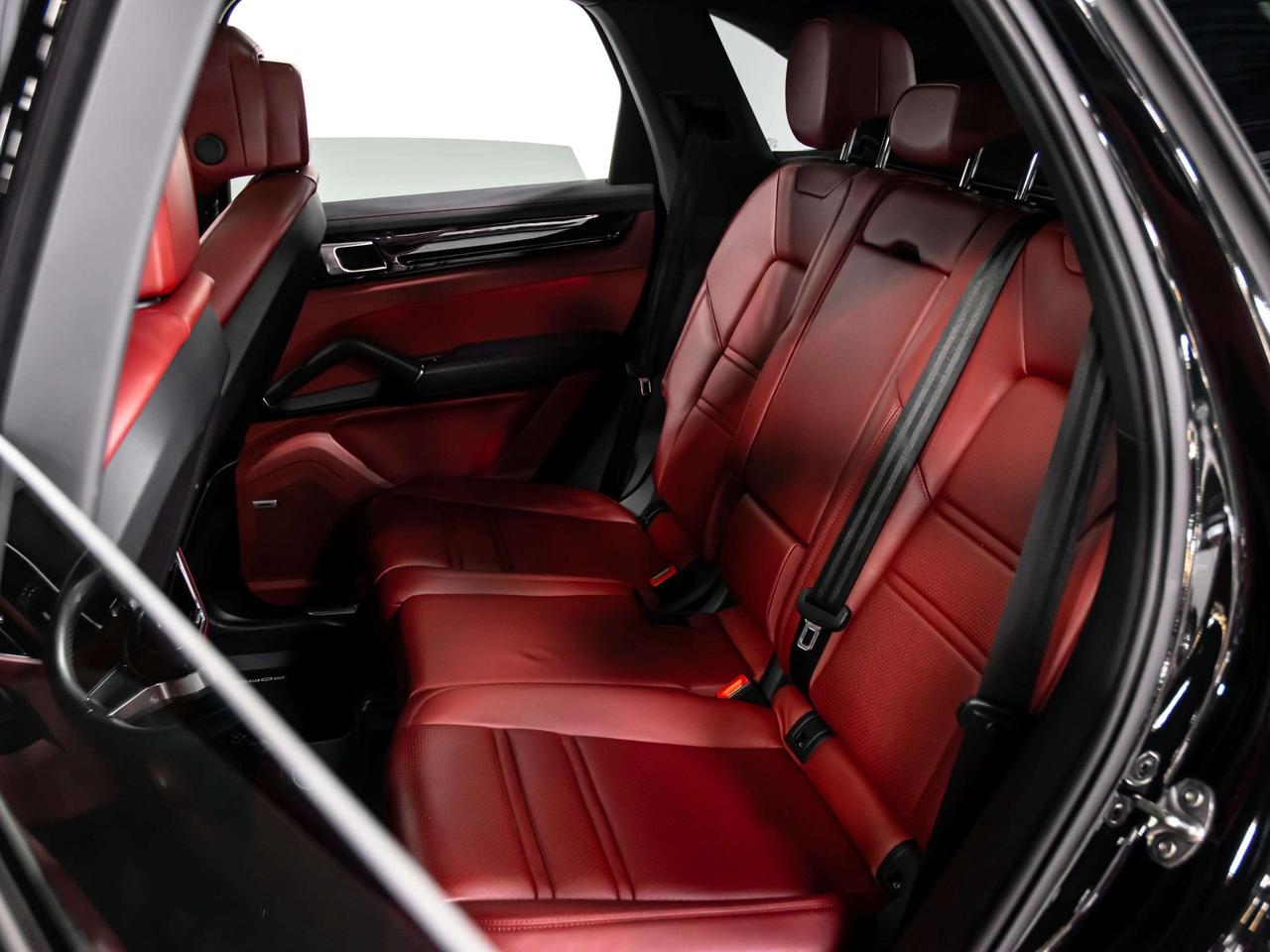 2023 Porsche Cayenne NO ACCIDENT,HEADS UP BLIND SPOTS RED INT NAVI Photo