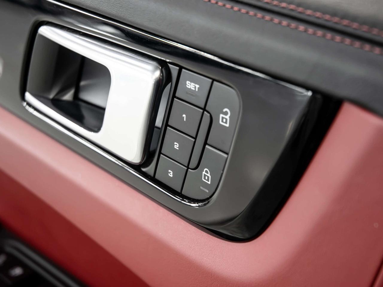 2023 Porsche Cayenne NO ACCIDENT,HEADS UP BLIND SPOTS RED INT NAVI Photo