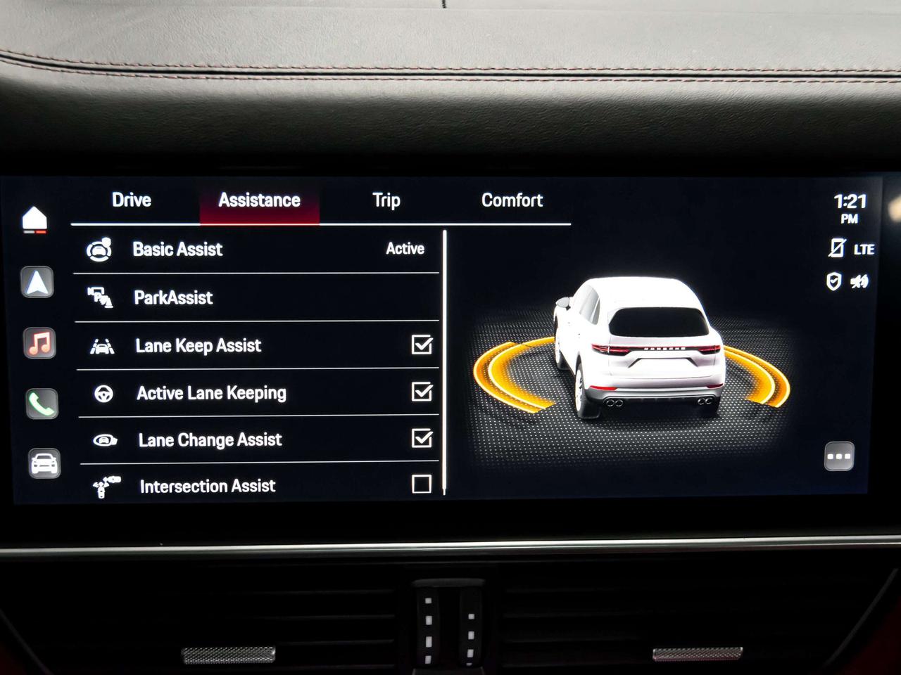 2023 Porsche Cayenne NO ACCIDENT,HEADS UP BLIND SPOTS RED INT NAVI Photo