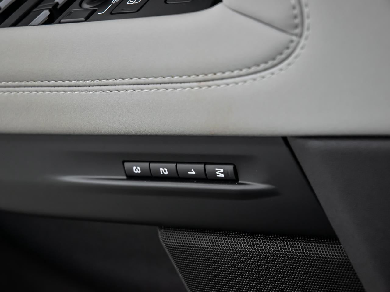 2020 Land Rover Range Rover Evoque P 300 R-DYNAMIC SE NAVI MERIDIAN SOUND REAR CAM Photo