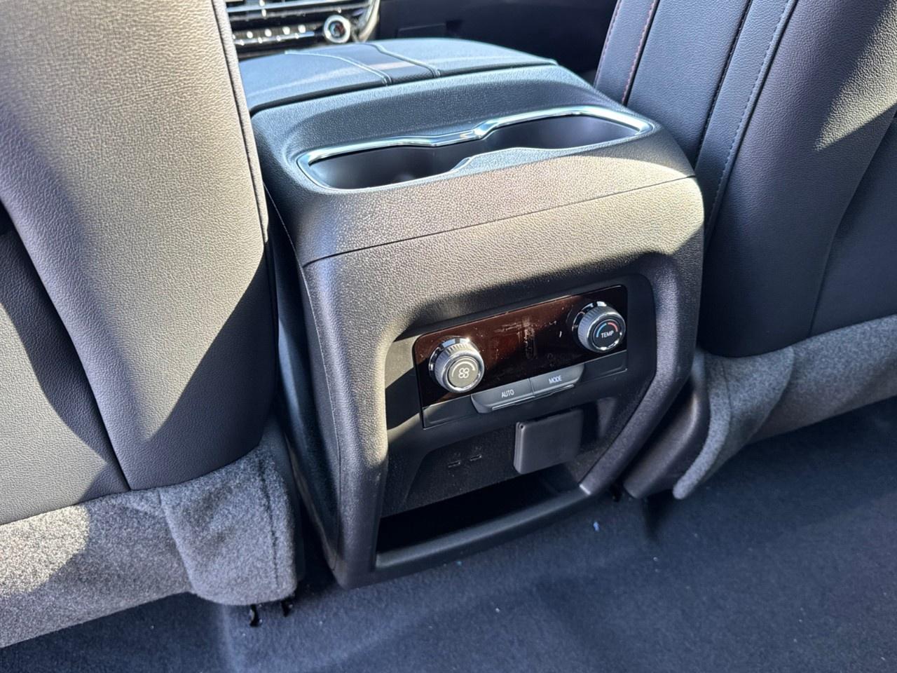 2026 Chevrolet Traverse AWD 4dr Z71 Photo